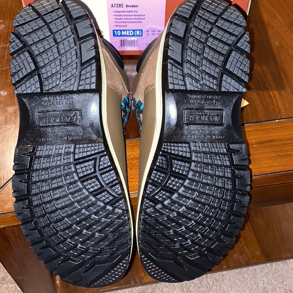 NWT- Avenger- Breaker waterproof work boots - Picture 4 of 4